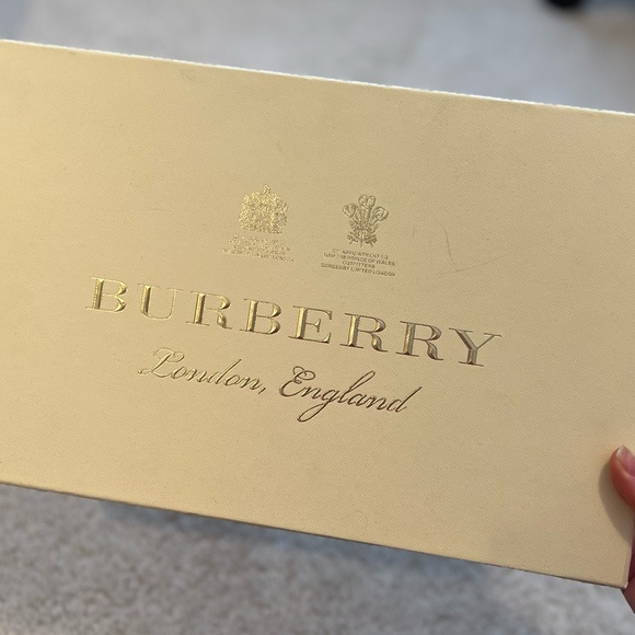 Burberry Check Cashmere Scarf - Picture 2 of 5